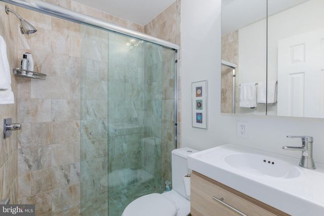 607 CONSTITUTION AVE NE, Washington, DC 20002
