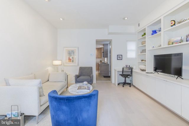 607 CONSTITUTION AVE NE, Washington, DC 20002