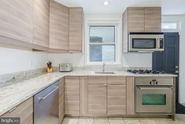 607 CONSTITUTION AVE NE, Washington, DC 20002