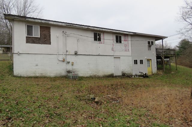 2783 Hillwood St, Monterey, TN 38574