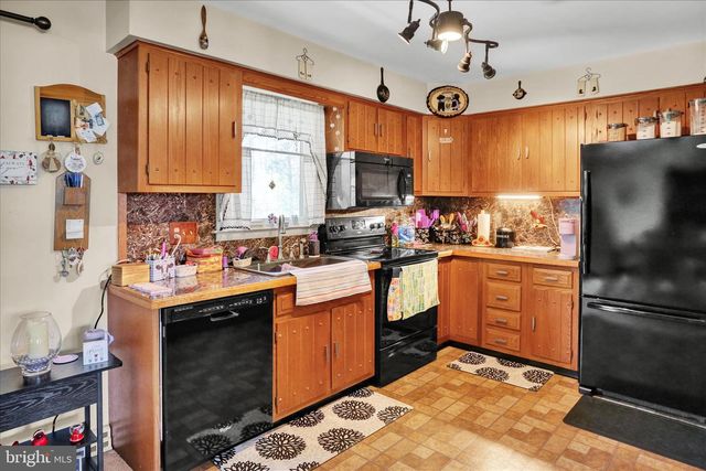 504 E LINDEN ST, Fleetwood, PA 19522