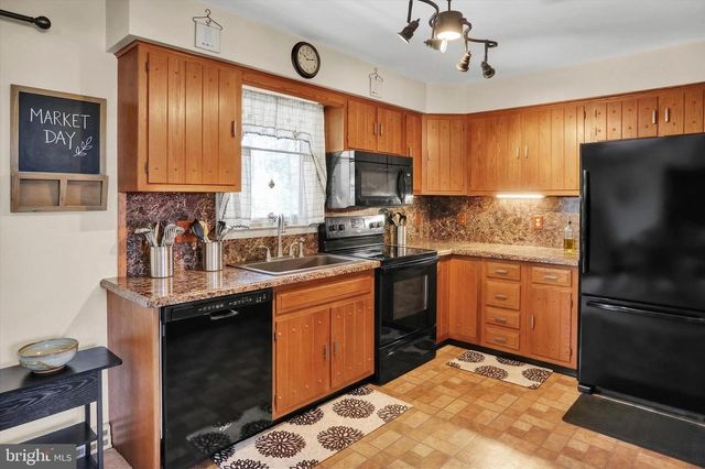 504 E LINDEN ST, Fleetwood, PA 19522