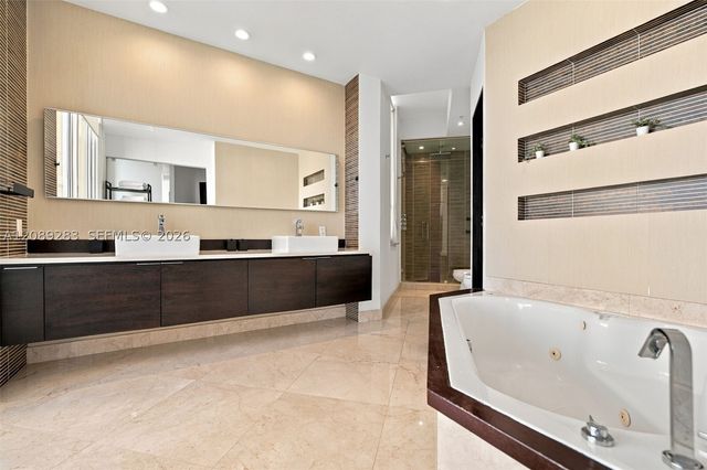888 Brickell Key Dr 2912, Miami, FL 33131