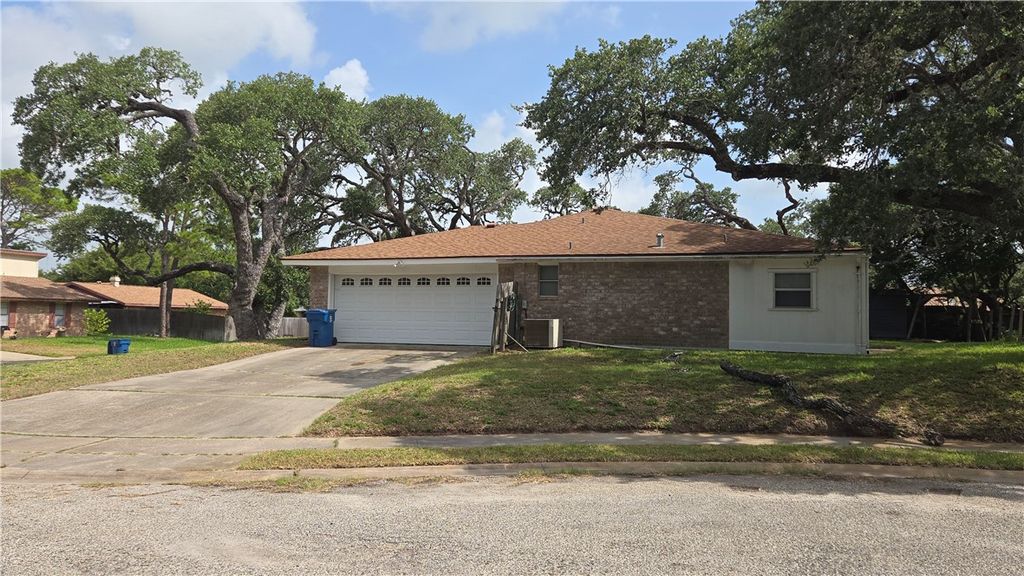 2486 Oak Park Dr, Ingleside, TX 78362