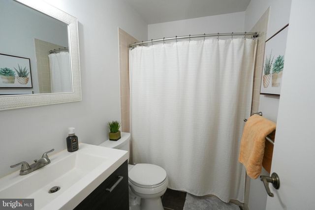 223 CROWN PRINCE DR, Marlton, NJ 08053