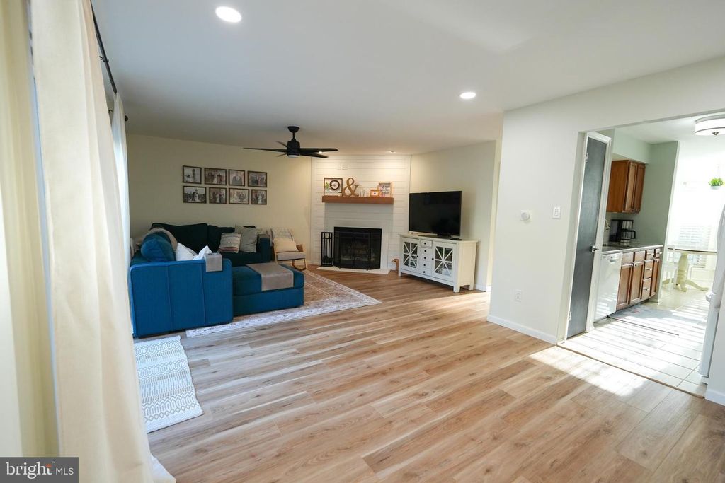 223 CROWN PRINCE DR, Marlton, NJ 08053