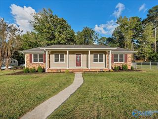 308 Hampton Road NW, Hartselle, AL 35640