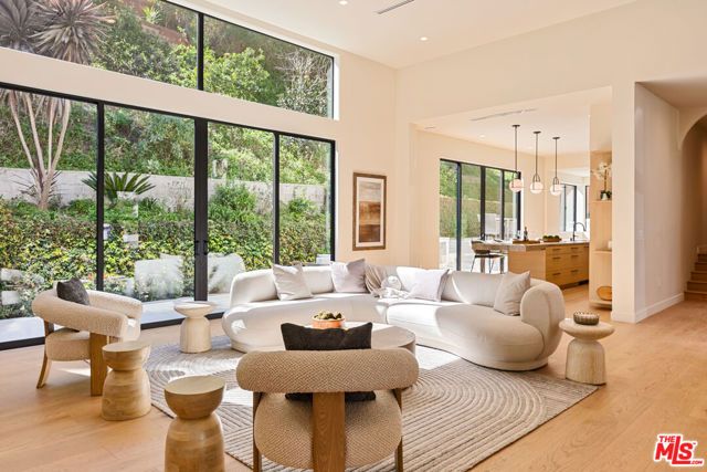 1401 N Bundy Drive, Los Angeles, CA 90049