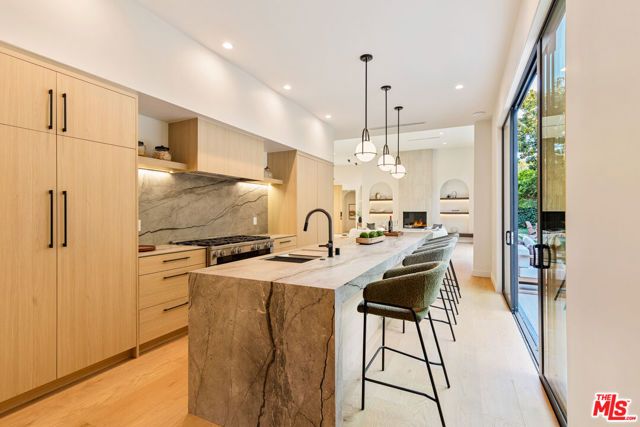 1401 N Bundy Drive, Los Angeles, CA 90049