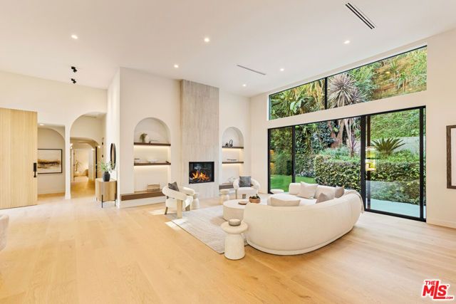 1401 N Bundy Drive, Los Angeles, CA 90049