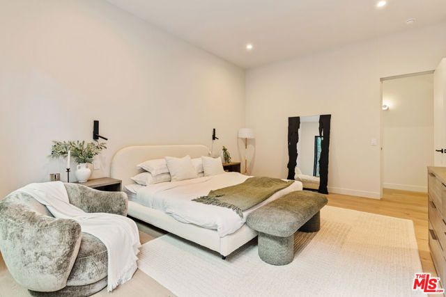 1401 N Bundy Drive, Los Angeles, CA 90049