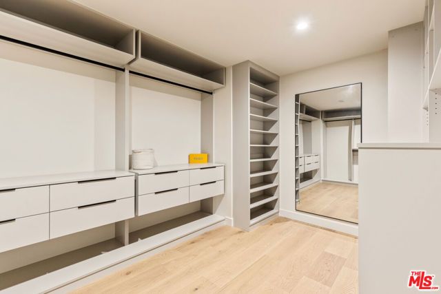 1401 N Bundy Drive, Los Angeles, CA 90049