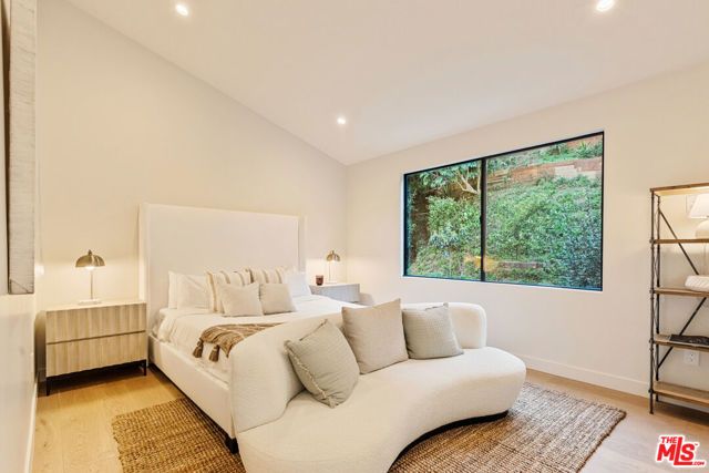 1401 N Bundy Drive, Los Angeles, CA 90049