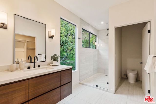 1401 N Bundy Drive, Los Angeles, CA 90049