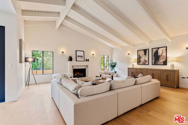 1401 N Bundy Drive, Los Angeles, CA 90049