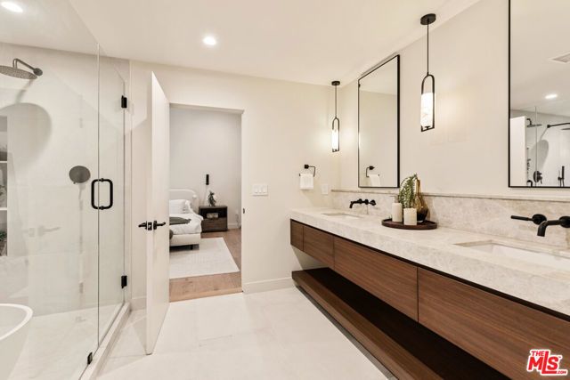 1401 N Bundy Drive, Los Angeles, CA 90049