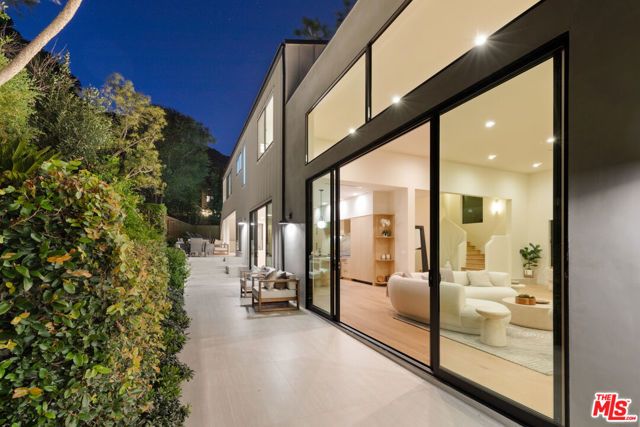 1401 N Bundy Drive, Los Angeles, CA 90049