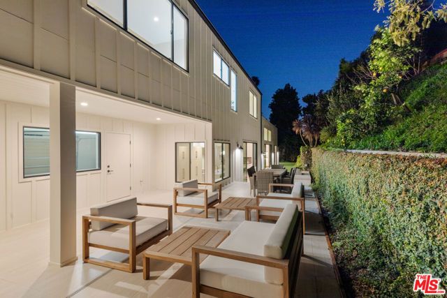 1401 N Bundy Drive, Los Angeles, CA 90049