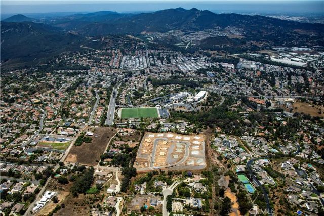 1381 Amanda Glen South, Escondido, CA 92025