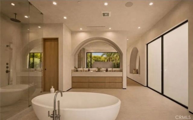 15450 Huston, Sherman Oaks, CA 91403