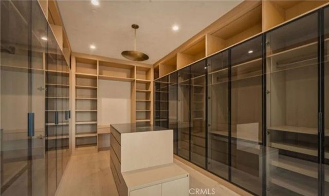 15450 Huston, Sherman Oaks, CA 91403
