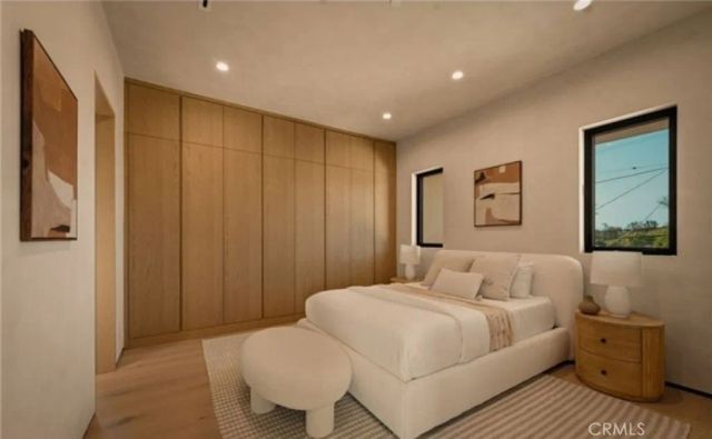 15450 Huston, Sherman Oaks, CA 91403