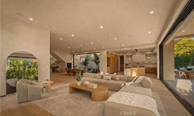 15450 Huston, Sherman Oaks, CA 91403