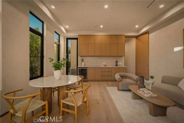 15450 Huston, Sherman Oaks, CA 91403