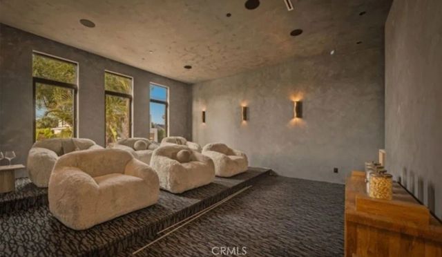 15450 Huston, Sherman Oaks, CA 91403