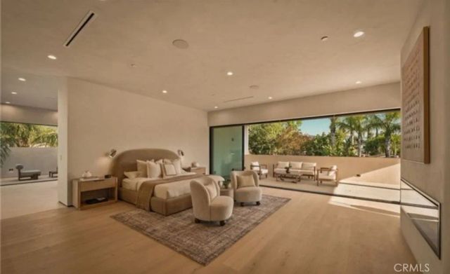 15450 Huston, Sherman Oaks, CA 91403