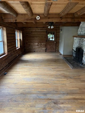 360 W BROADWAY Street, Roseville, IL 61473