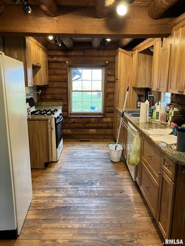 360 W BROADWAY Street, Roseville, IL 61473