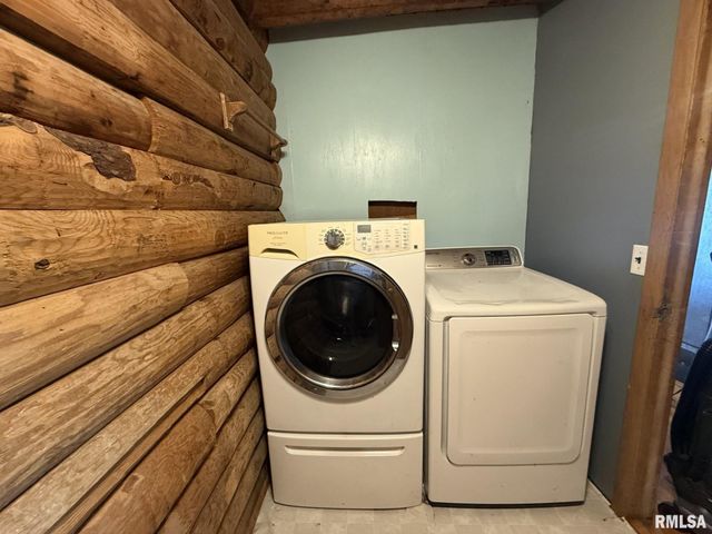 360 W BROADWAY Street, Roseville, IL 61473