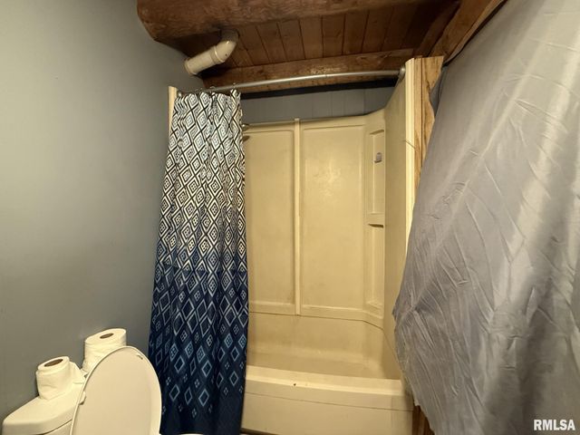 360 W BROADWAY Street, Roseville, IL 61473