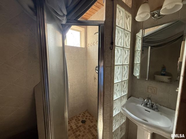 360 W BROADWAY Street, Roseville, IL 61473