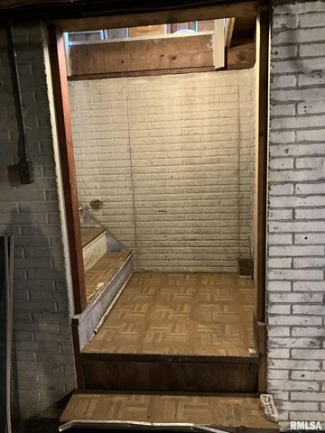 360 W BROADWAY Street, Roseville, IL 61473