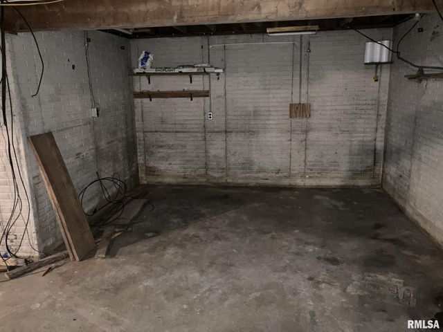 360 W BROADWAY Street, Roseville, IL 61473