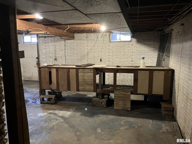 360 W BROADWAY Street, Roseville, IL 61473