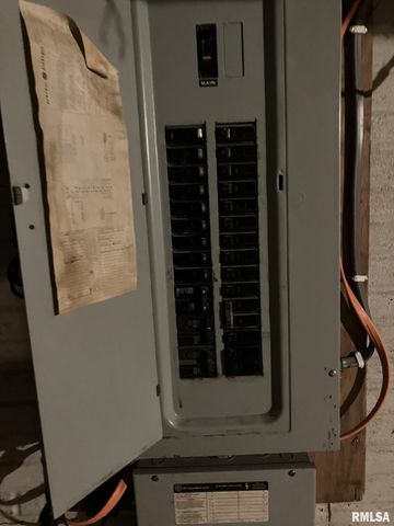 360 W BROADWAY Street, Roseville, IL 61473