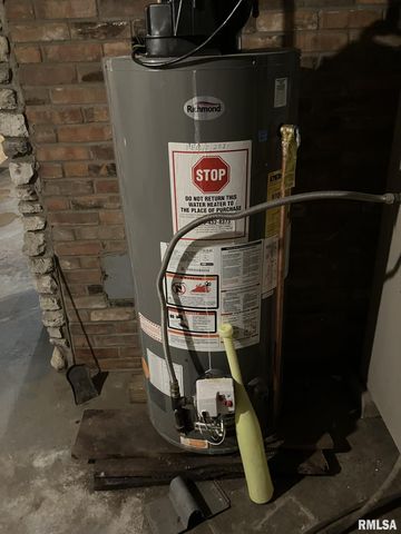 360 W BROADWAY Street, Roseville, IL 61473