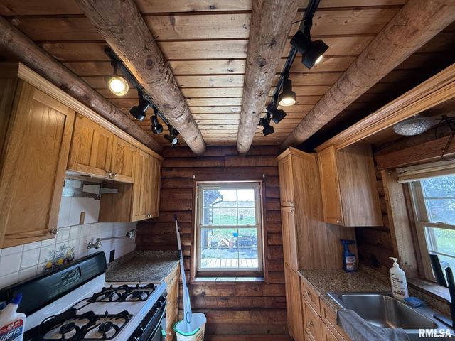 360 W BROADWAY Street, Roseville, IL 61473