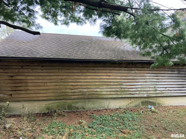 360 W BROADWAY Street, Roseville, IL 61473