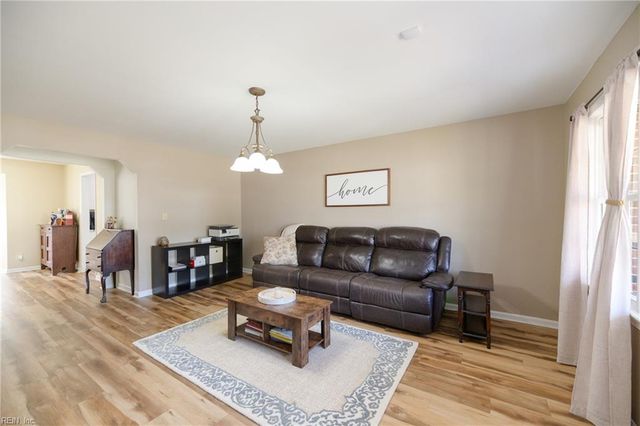 49 Wendfield CIR, Newport News, VA 23601