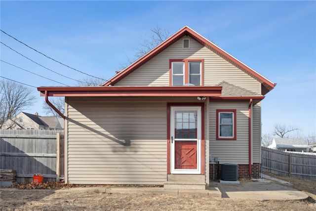 2021 Hamilton Street SW, Cedar Rapids, IA 52404