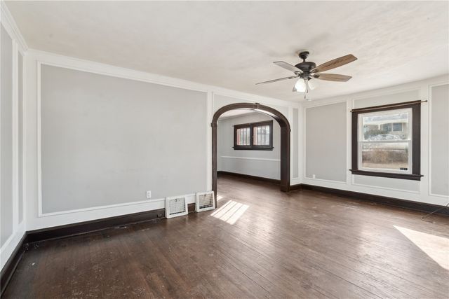 2021 Hamilton Street SW, Cedar Rapids, IA 52404