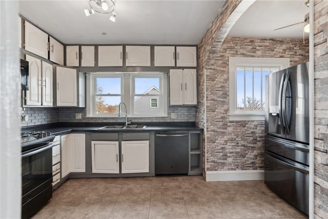 2021 Hamilton Street SW, Cedar Rapids, IA 52404