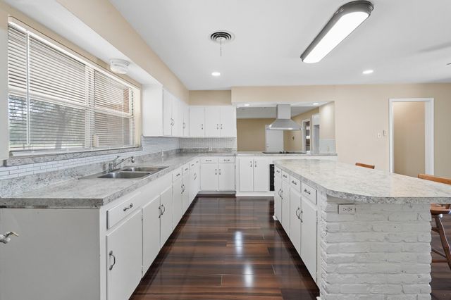 10645 Oak Brook Drive, Houston, TX 77013