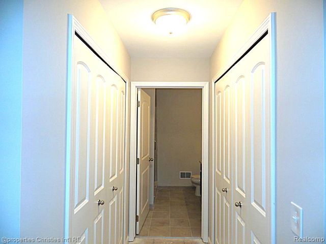 826 Nelsons Ridge Drive 21, Howell, MI 48843