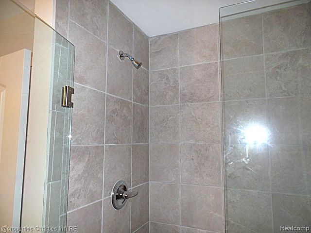 826 Nelsons Ridge Drive 21, Howell, MI 48843