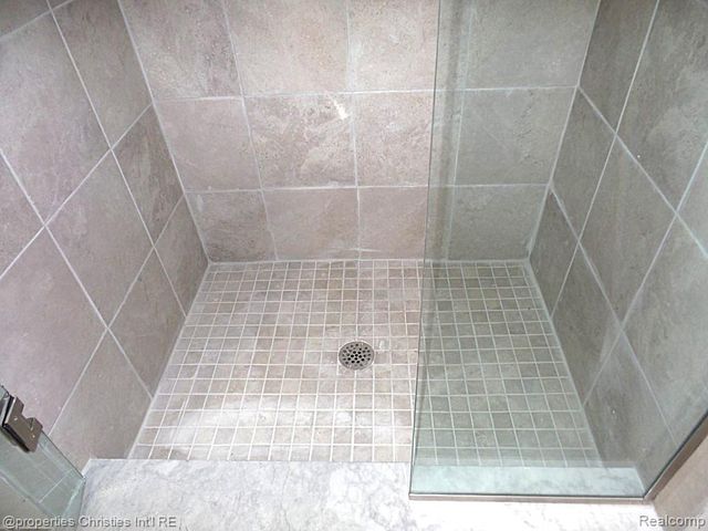 826 Nelsons Ridge Drive 21, Howell, MI 48843